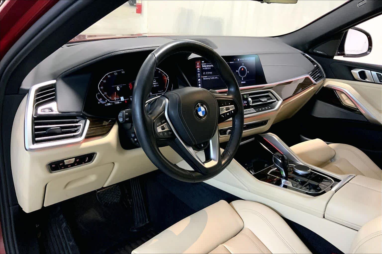 Used 2021 Flamenco Red Metallic BMW xDrive40i image 17
