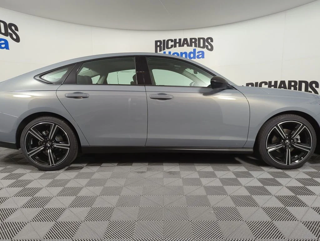 New 2026 Urban Gray Pearl Honda SE image 6