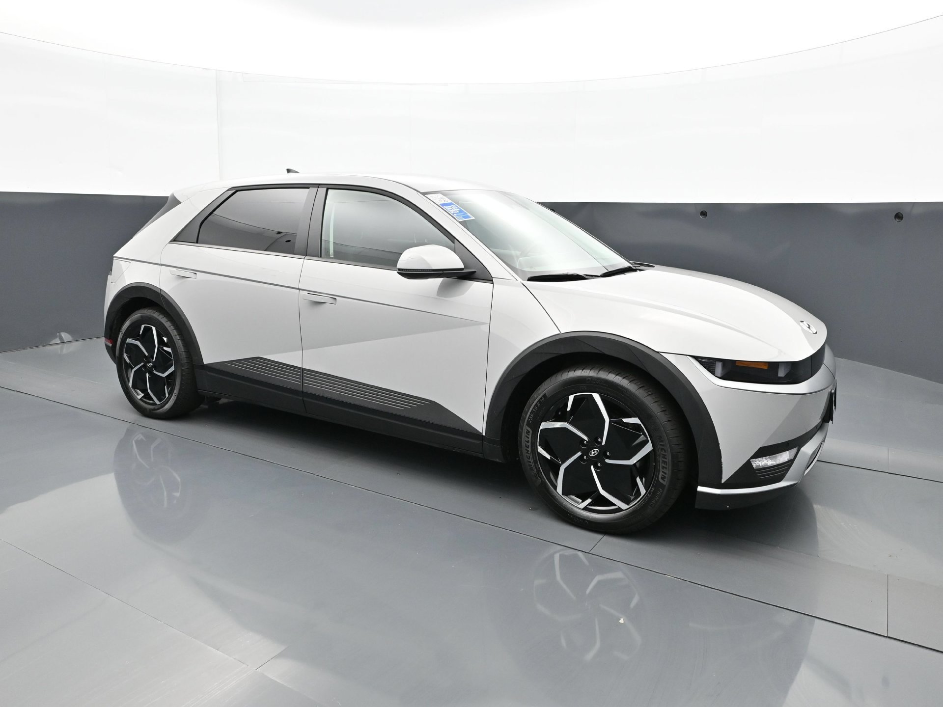 Used 2024 Cyber Gray Hyundai SEL AWD image 9
