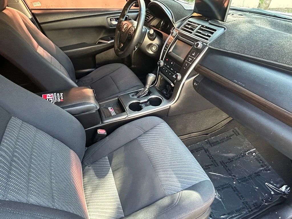 Used 2016 White Toyota LE image 29