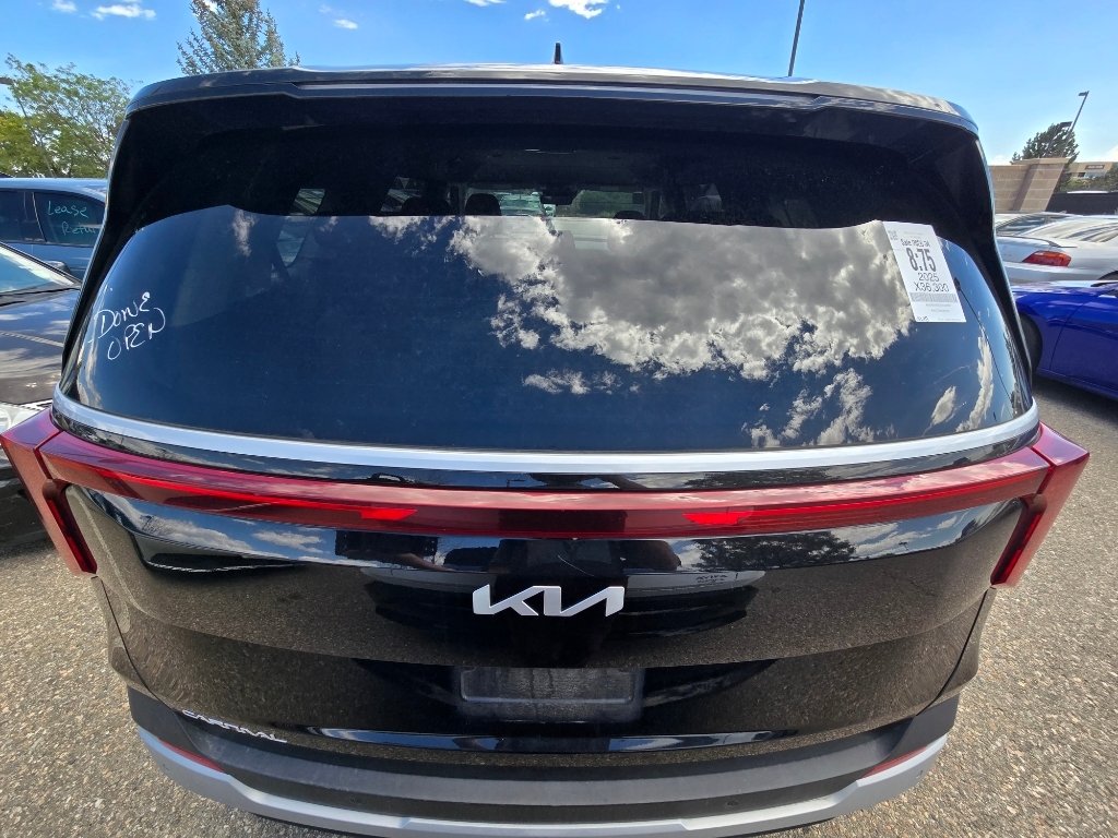 Used 2025 Aurora Black Pearl Kia LXS image 4