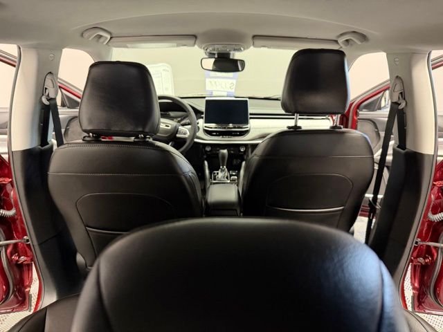 Used 2022 Velvet Jeep Latitude image 30
