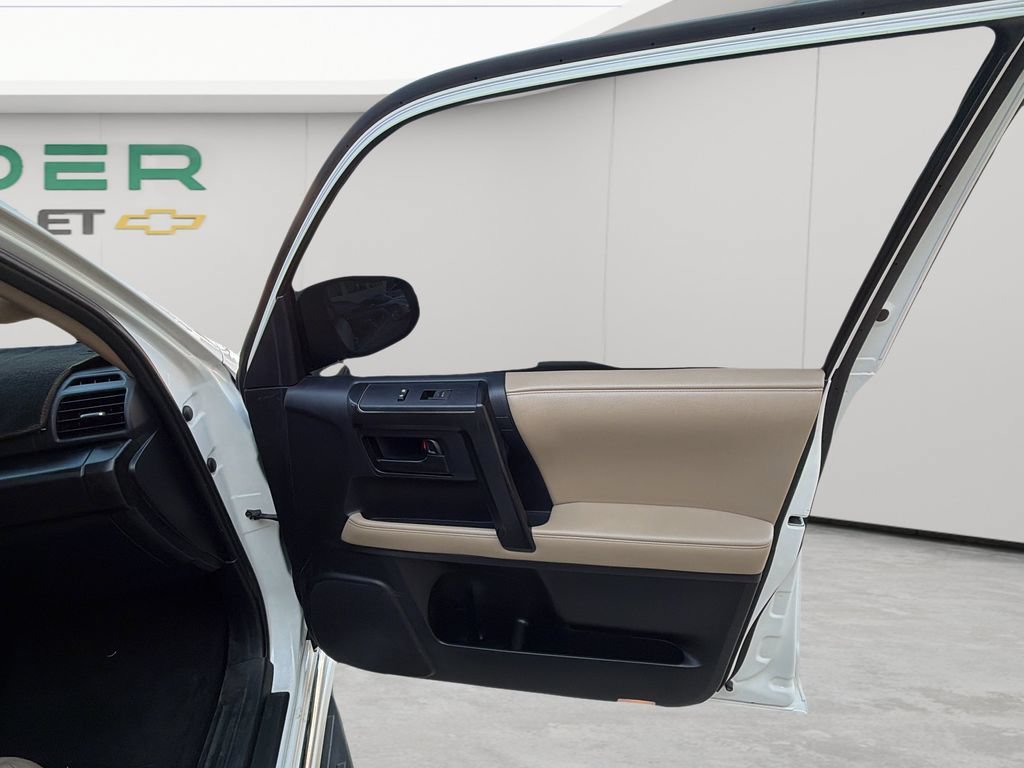 Used 2014  Toyota Limited image 53