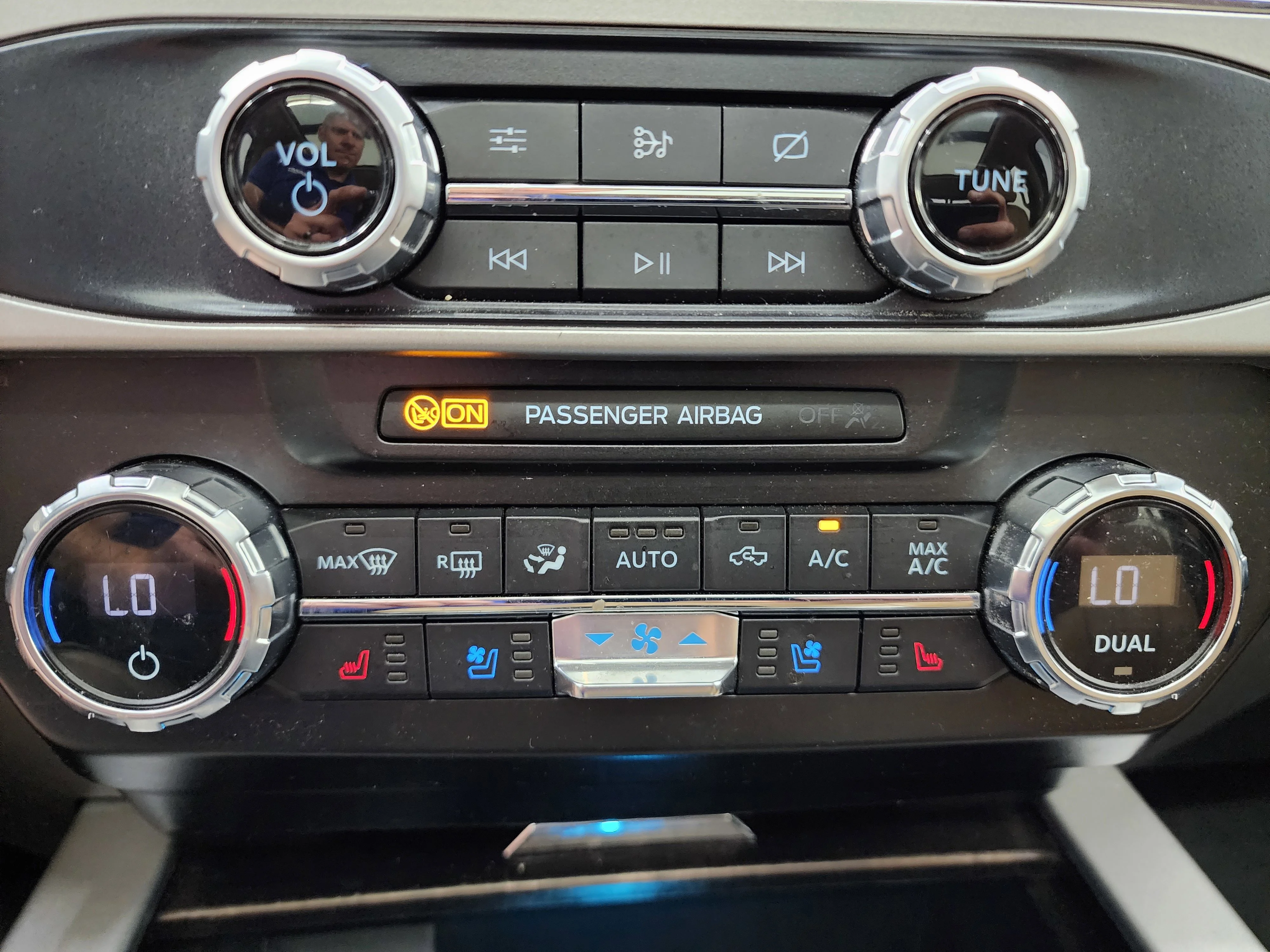 Used 2022 Agate Black Metallic Ford Lariat image 60