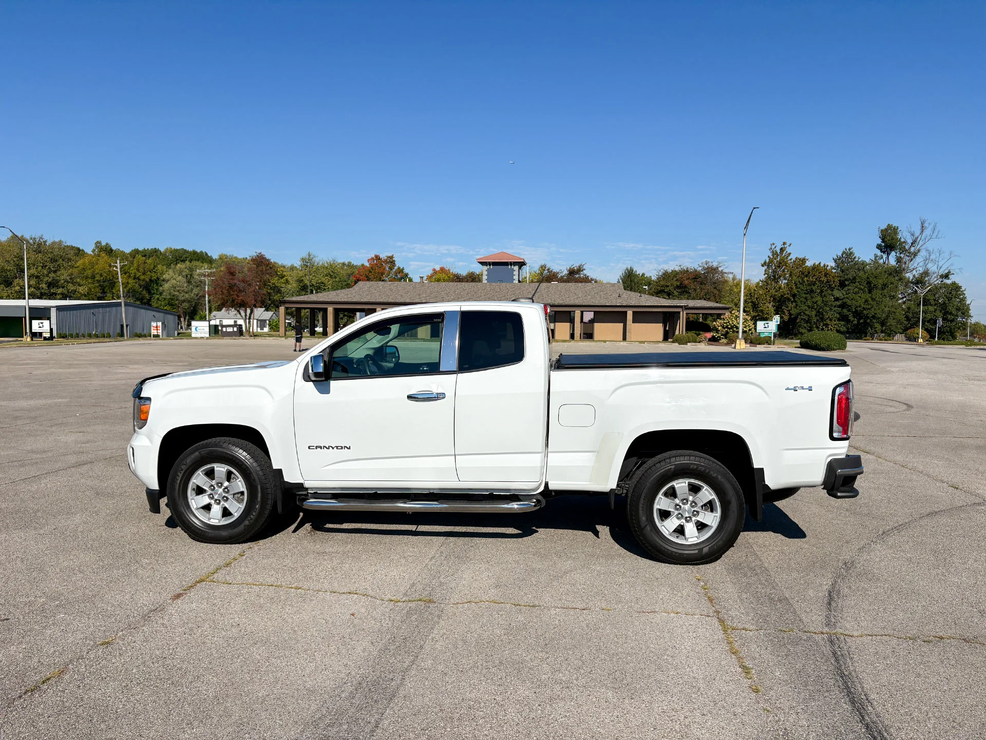 Used 2017 White GMC SLE1 image 5