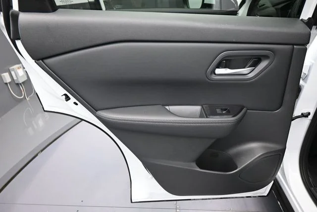 New 2026 Everest White Pearl TriCoat Nissan SV image 10