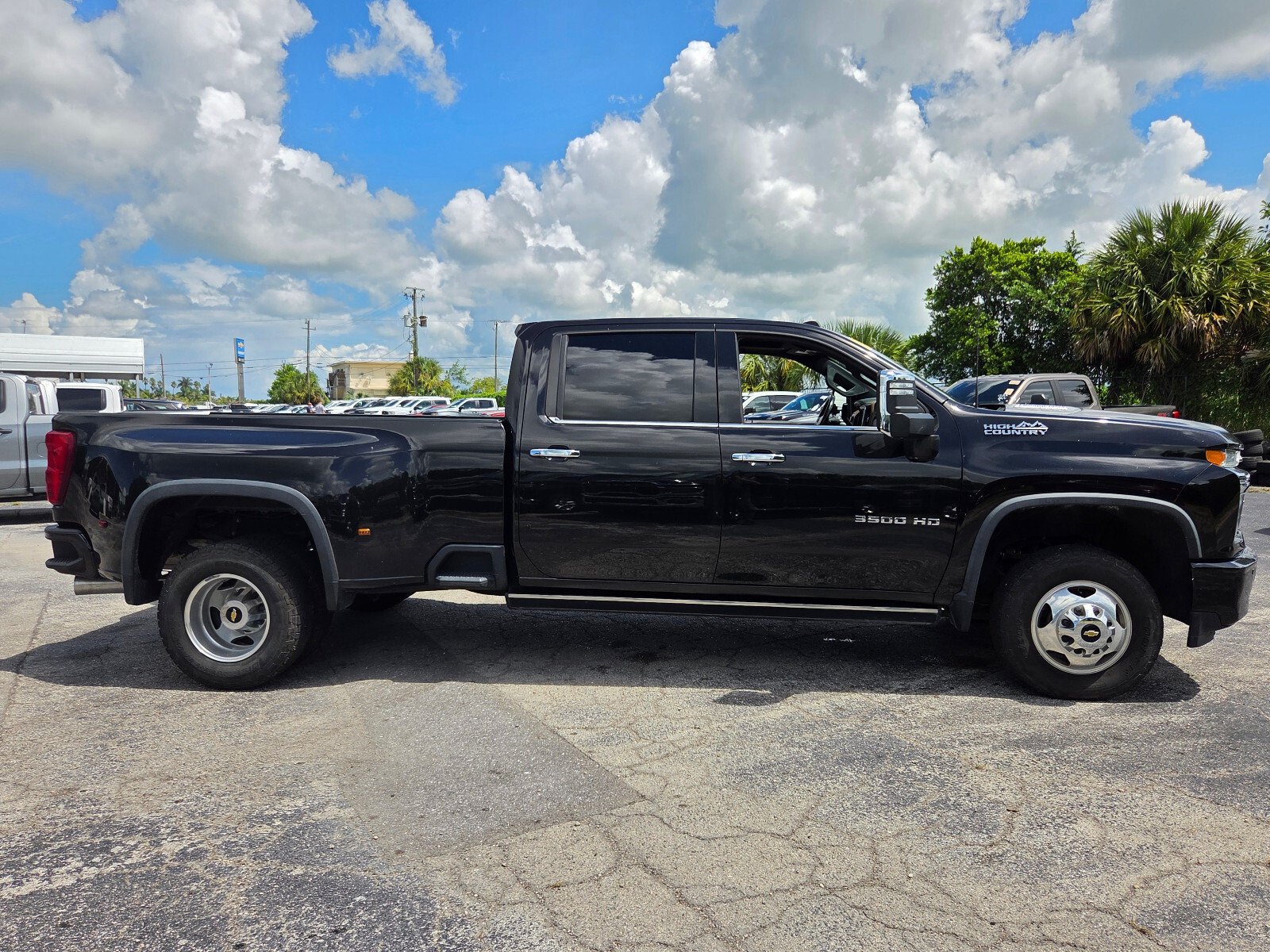 Used 2022 Mosaic Black Metallic Chevrolet High Country image 6