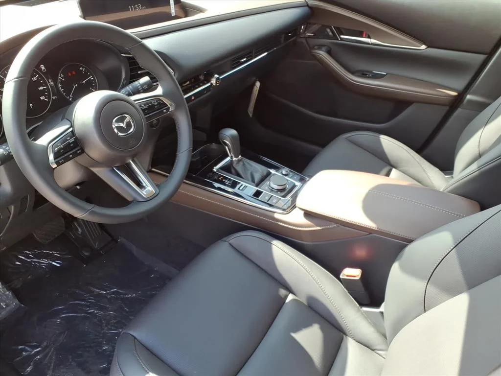 2025 Mazda CX-30 Premium - Photo 16
