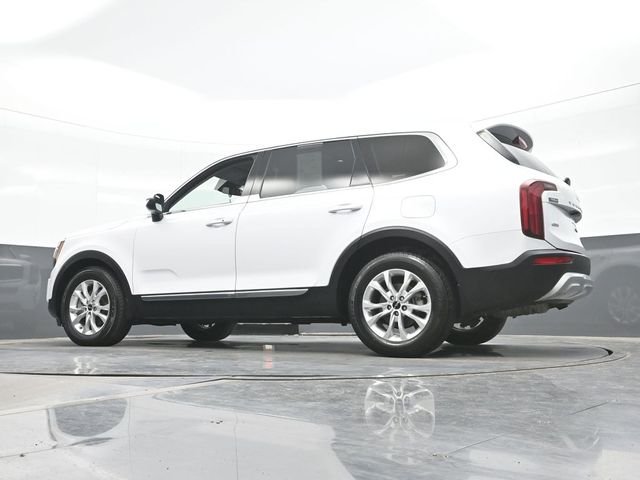 Used 2022 White Kia LX image 19