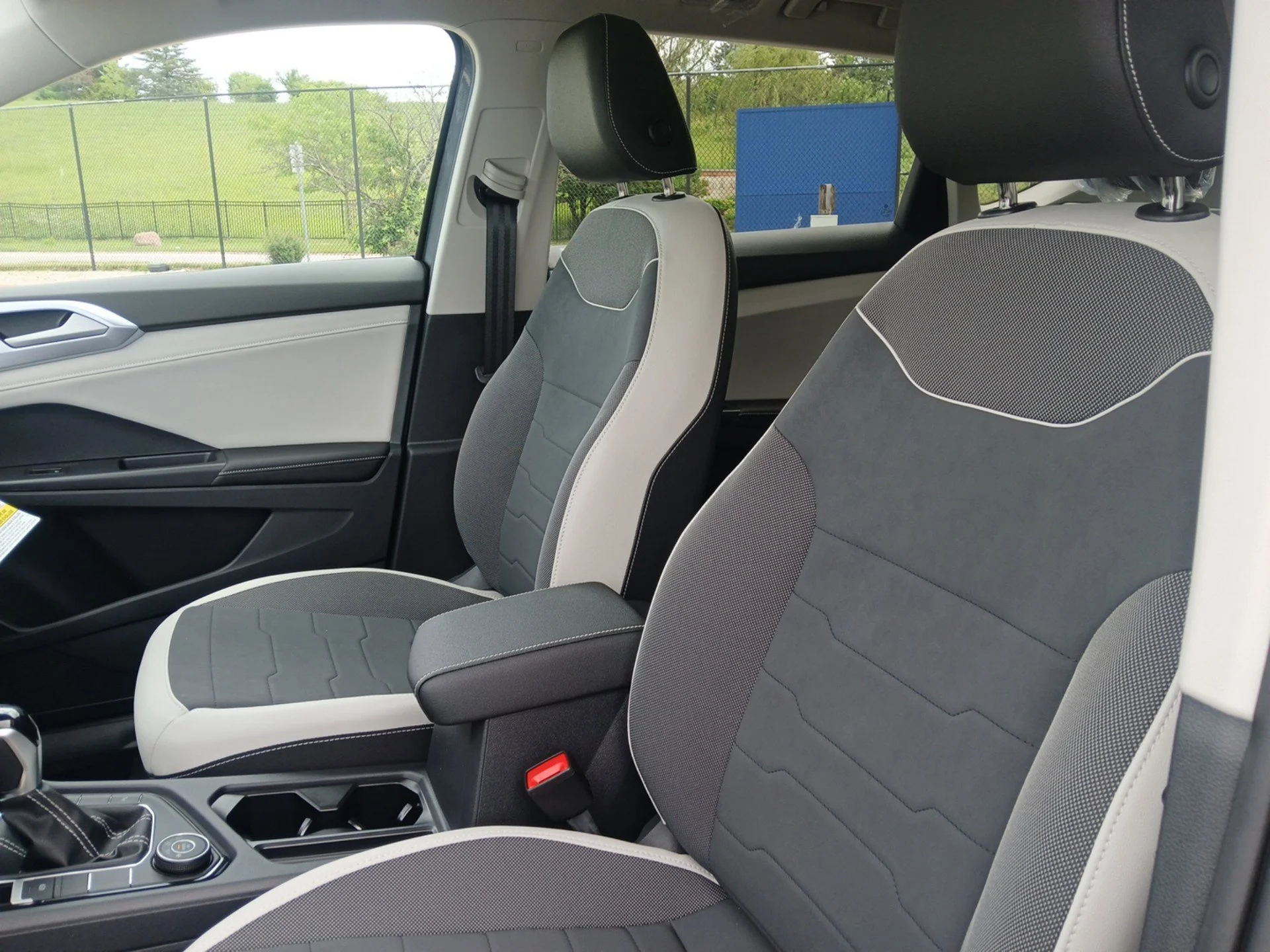 New 2026 Platinum Gray Metallic Volkswagen 1.5T SE image 19