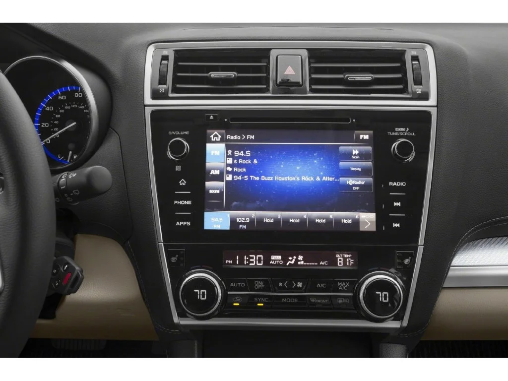 Used 2019 Crystal White Pearl Subaru 2.5i Premium image 7
