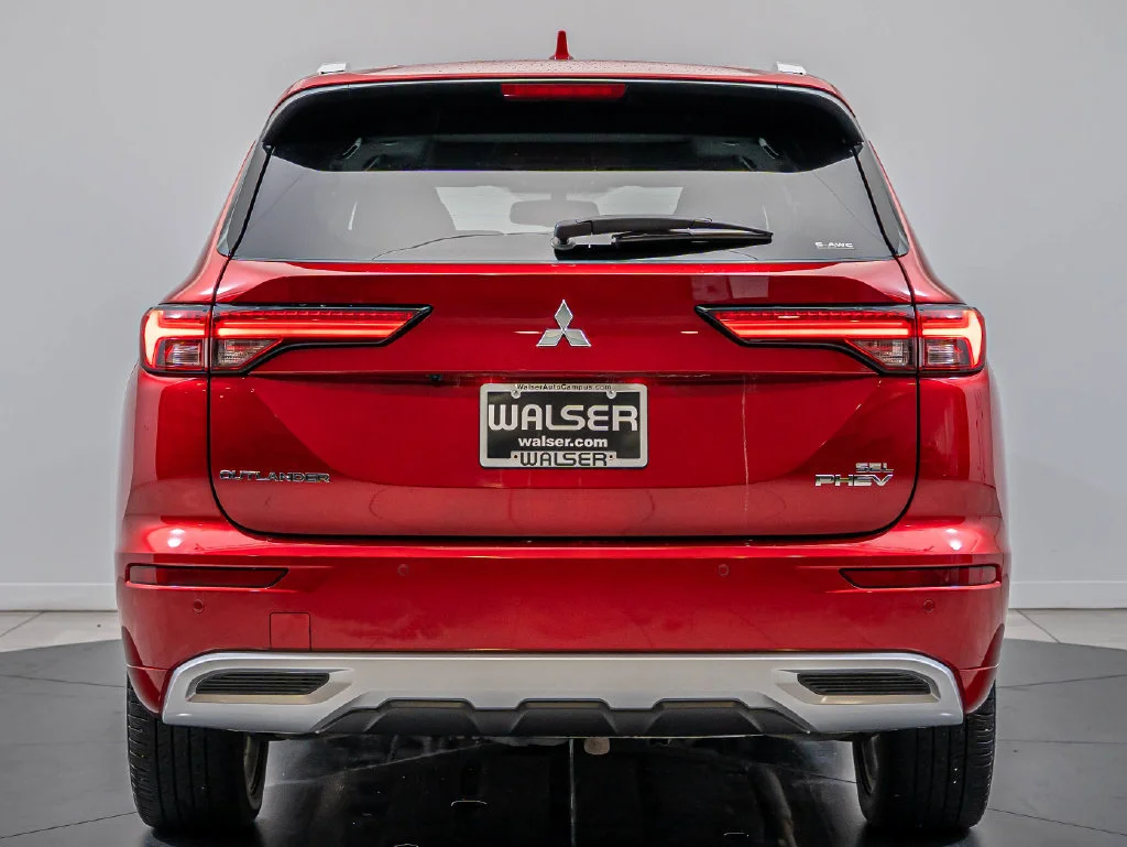 Used 2025 Red Diamond Mitsubishi SEL image 7