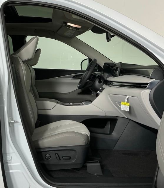 New 2027 White INFINITI LUXE image 28
