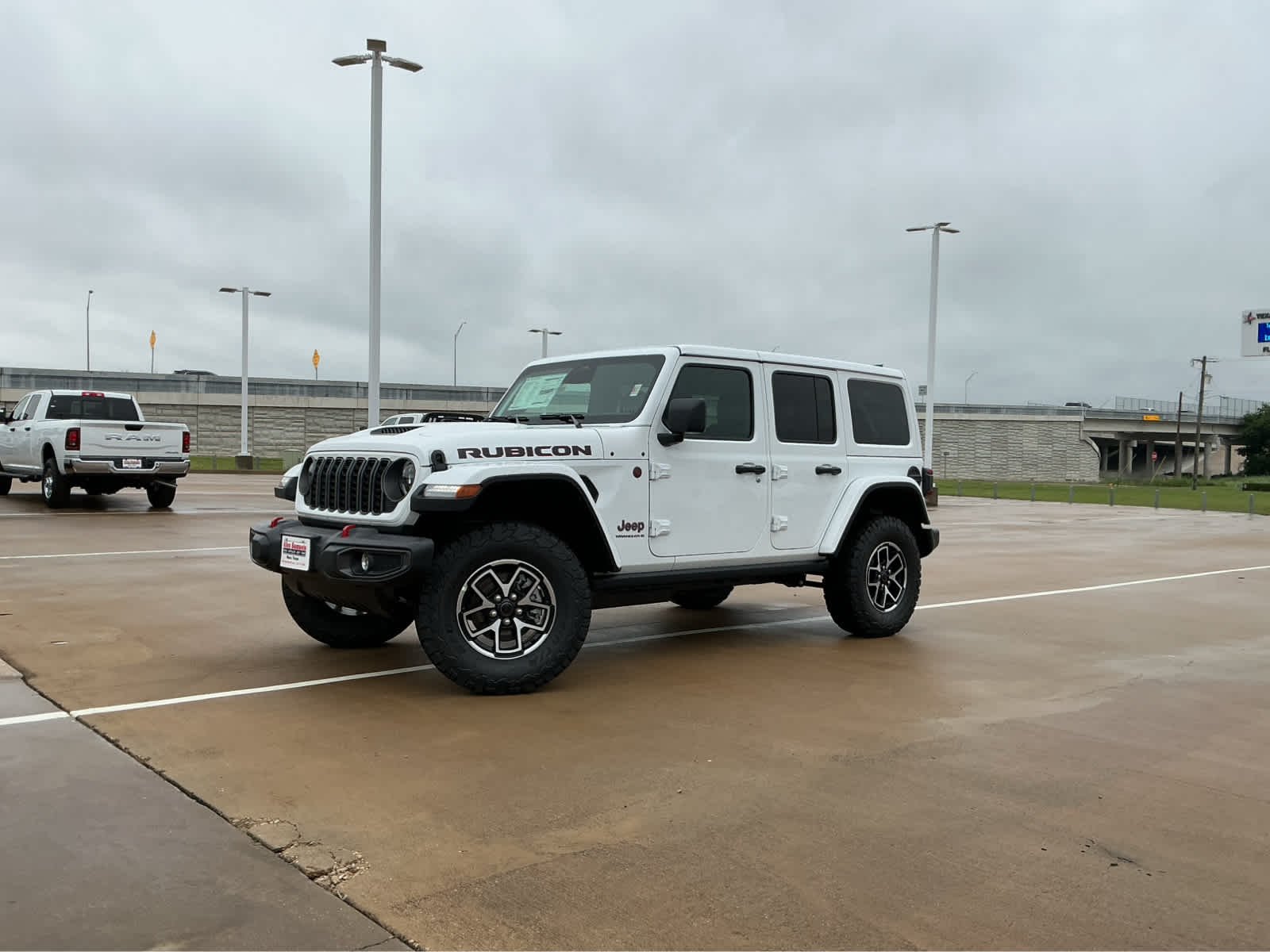 New 2026 Bright White Clear-Coat Exterior Paint Jeep Rubicon image 2