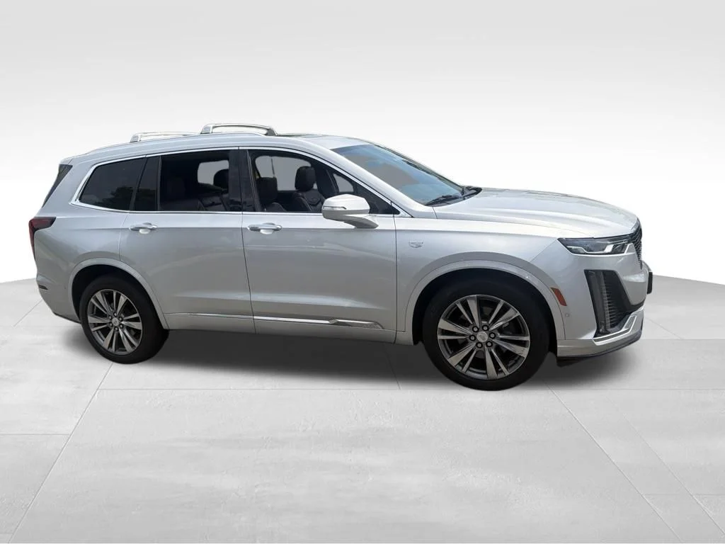 Used 2020 Silver Cadillac Premium Luxury image 4