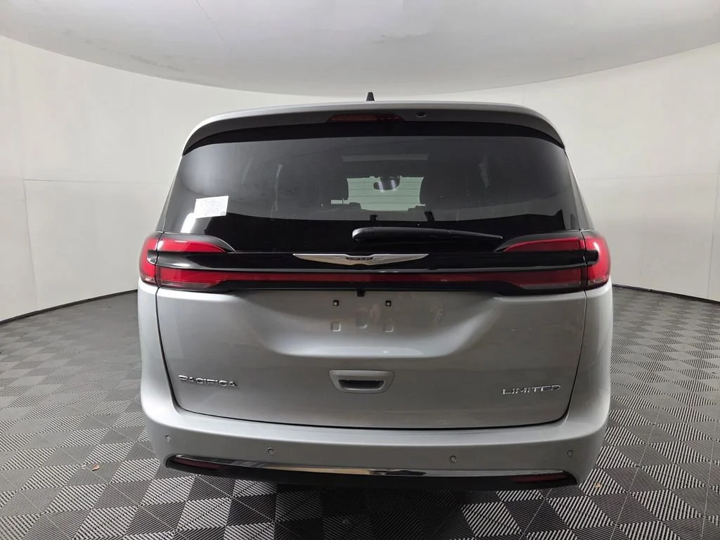 New 2026 Silver Mist Clear-Coat Exterior Paint Chrysler Limited image 5