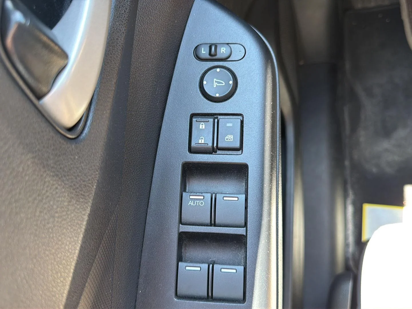 Used 2015  Honda LX image 15
