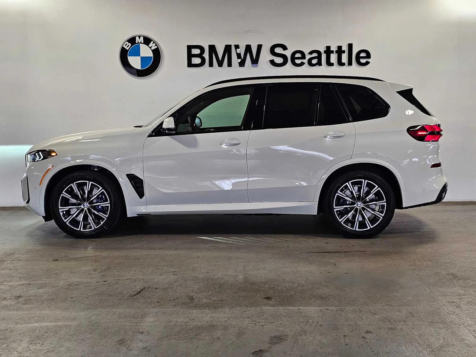 New 2026 Alpine White BMW xDrive50e image 3