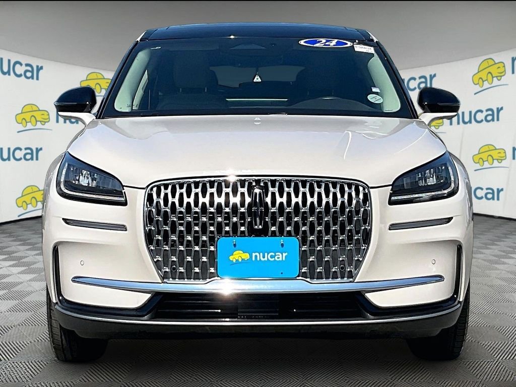 Used 2024 White Lincoln Premiere image 2