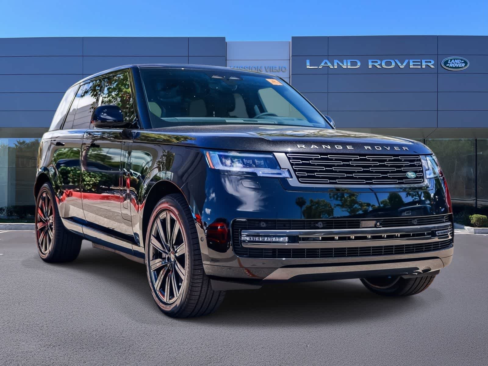 New 2026 Black Land Rover SE image 3