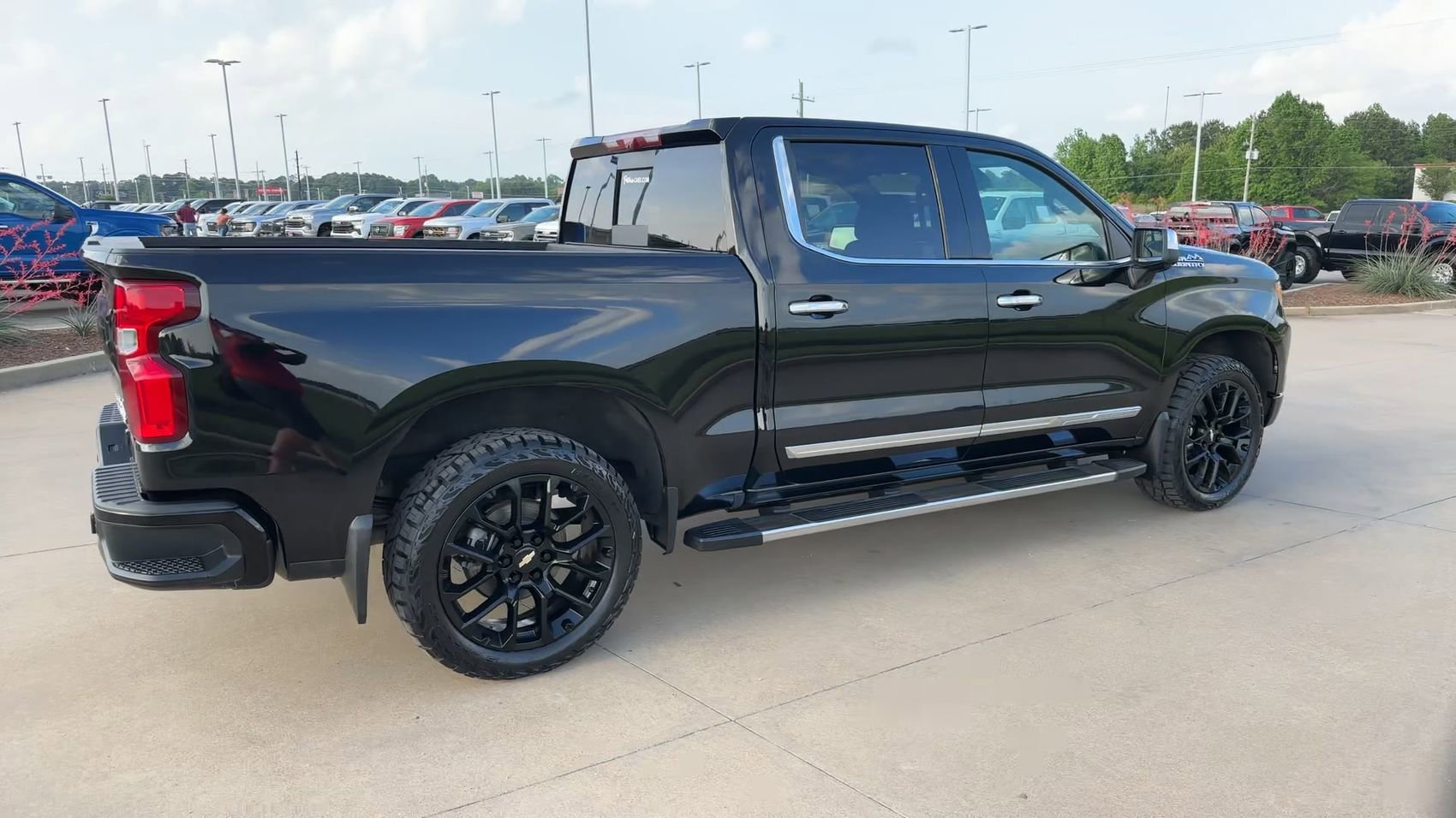 Used 2023 Black Chevrolet High Country image 8