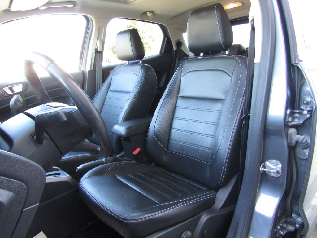 Used 2020  Ford Titanium image 18