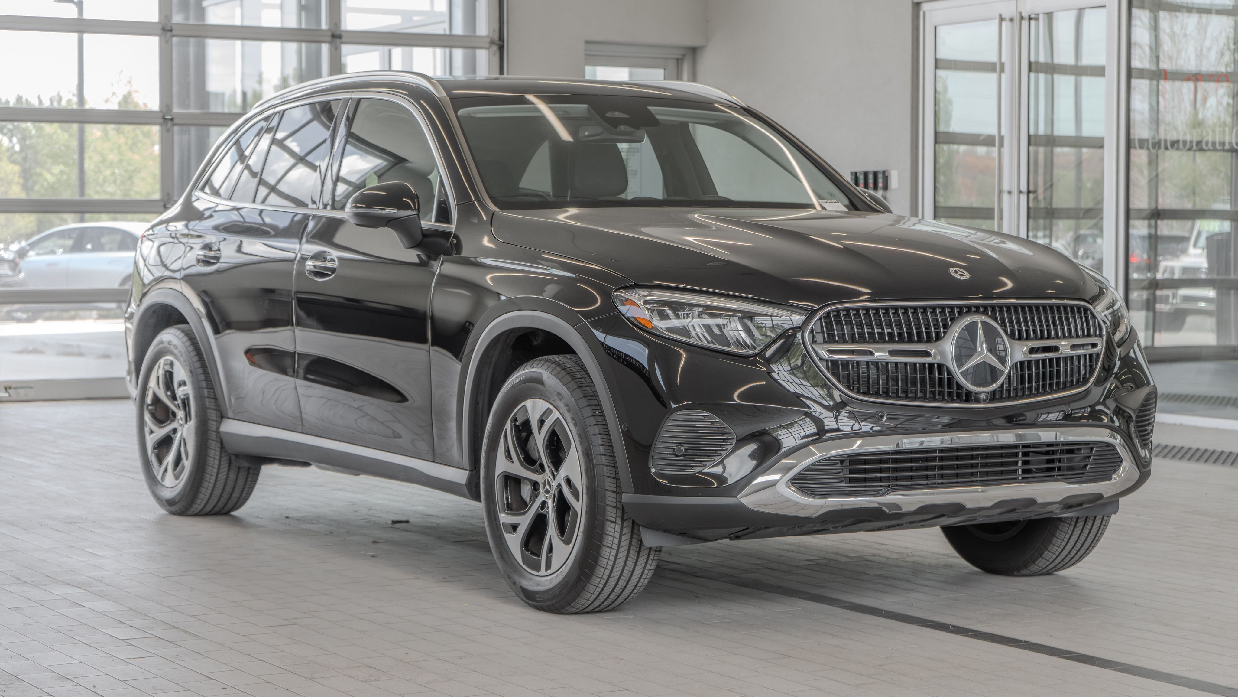 Certified Used 2025 Black Mercedes-Benz GLC 350e image 21