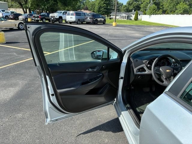 Used 2017 SILVER ICE METALLIC Chevrolet LS image 20