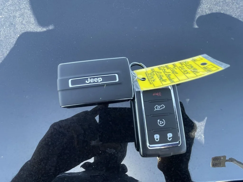 Used 2025 Black Jeep Altitude X image 25