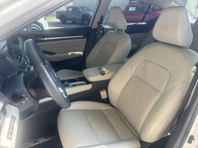 Used 2025 White Nissan 2.5 SL image 14
