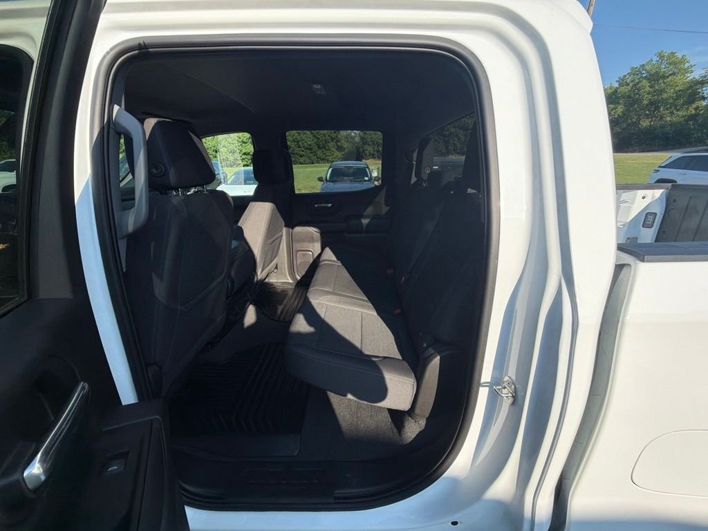 Used 2023 White Chevrolet Custom image 19