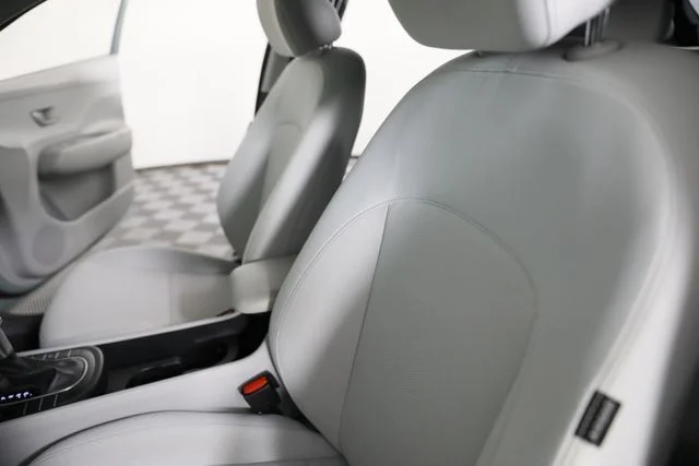Used 2025 Green Hyundai SEL image 18
