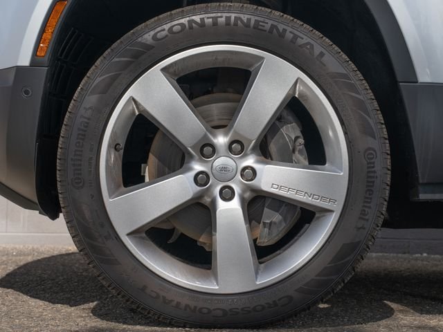 Used 2024  Land Rover SE image 12