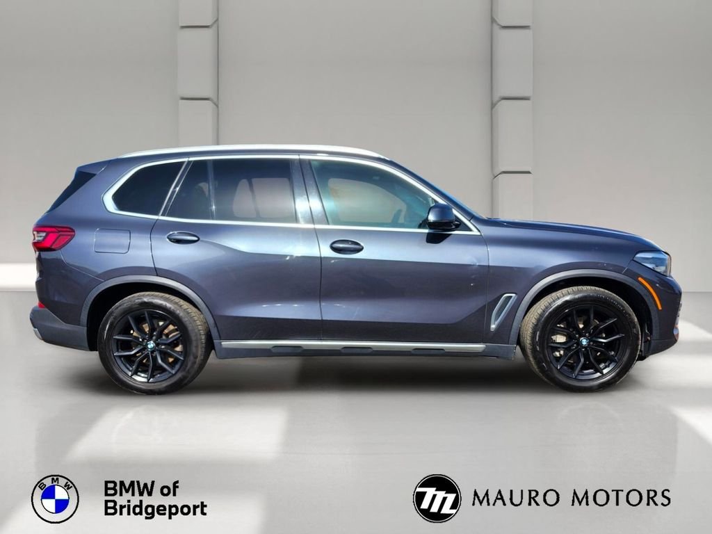 Used 2019 Gray BMW xDrive40i image 2