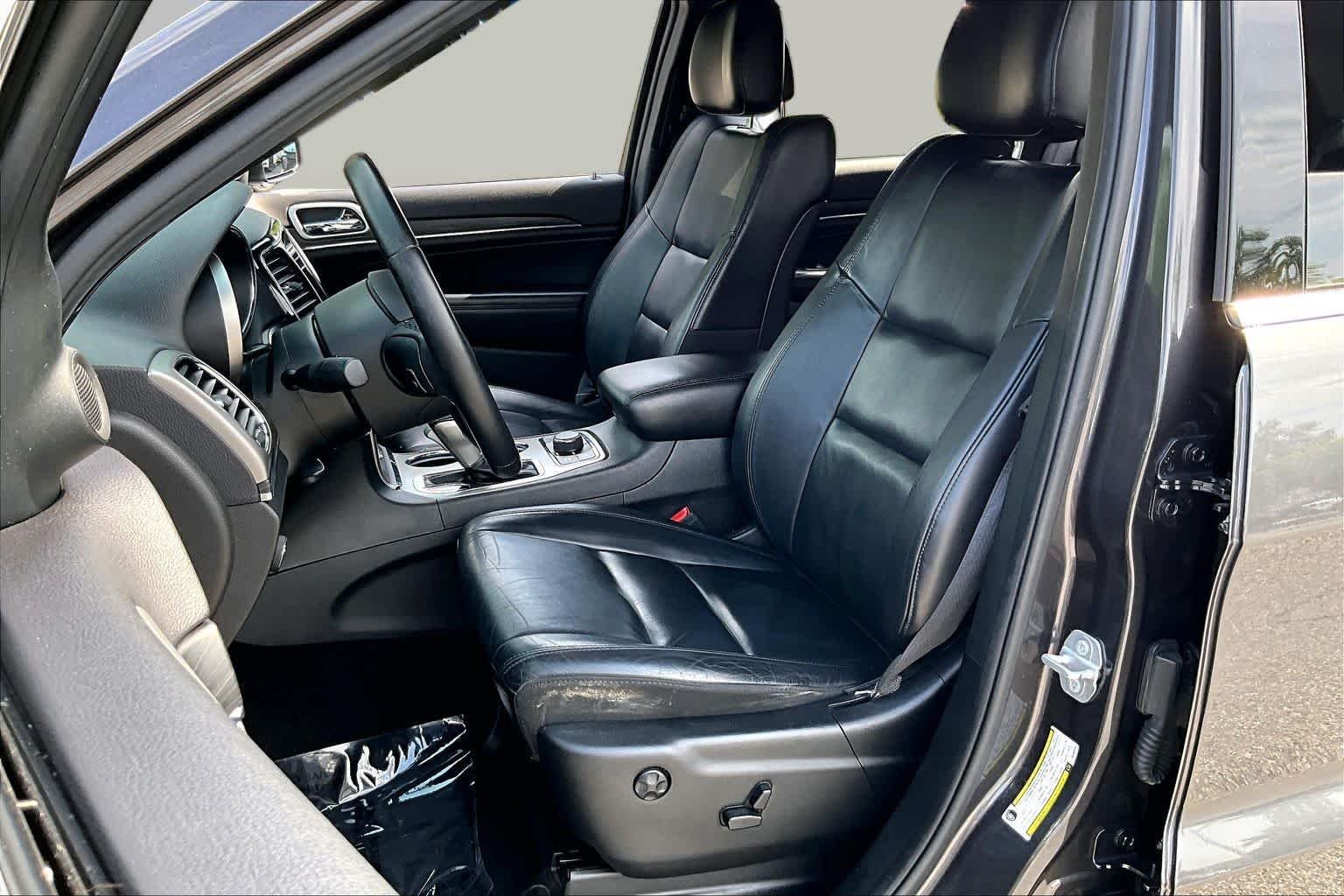 Used 2019 Granite Crystal Metallic Clearcoat Jeep Limited image 8