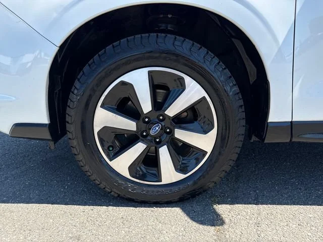 Used 2018 Crystal White Pearl Subaru 2.5i image 26