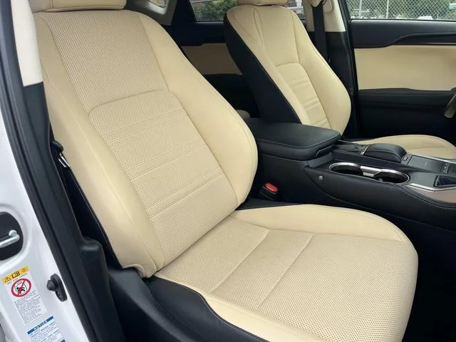 Used 2019 White Lexus 300h image 28