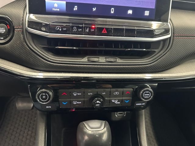 Used 2022 White Jeep Trailhawk image 27