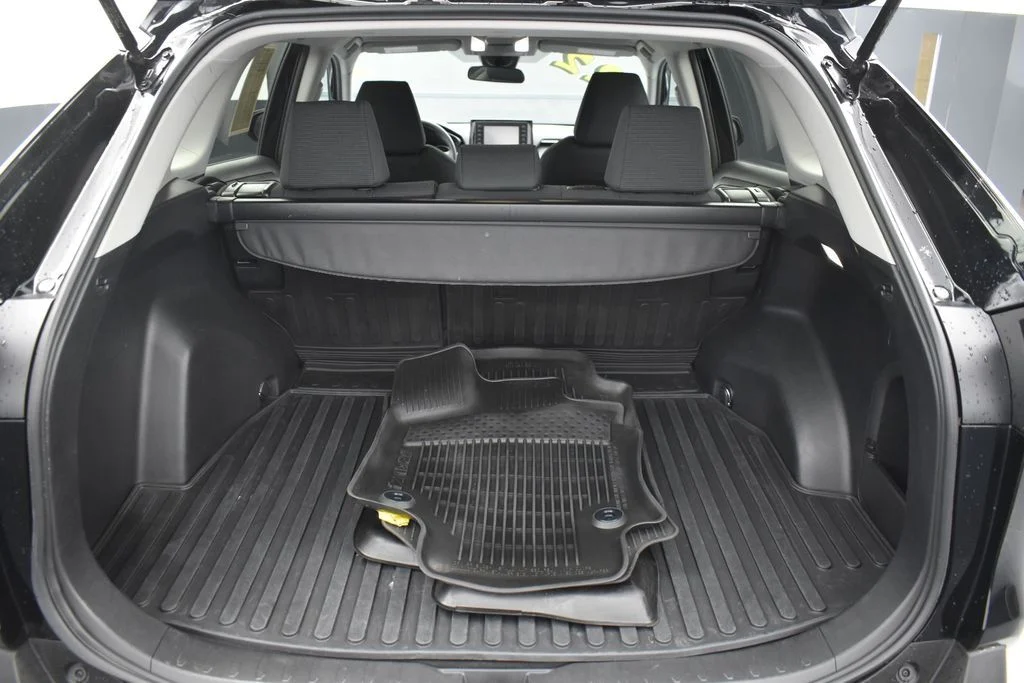 Used 2022 Black Toyota LE image 9