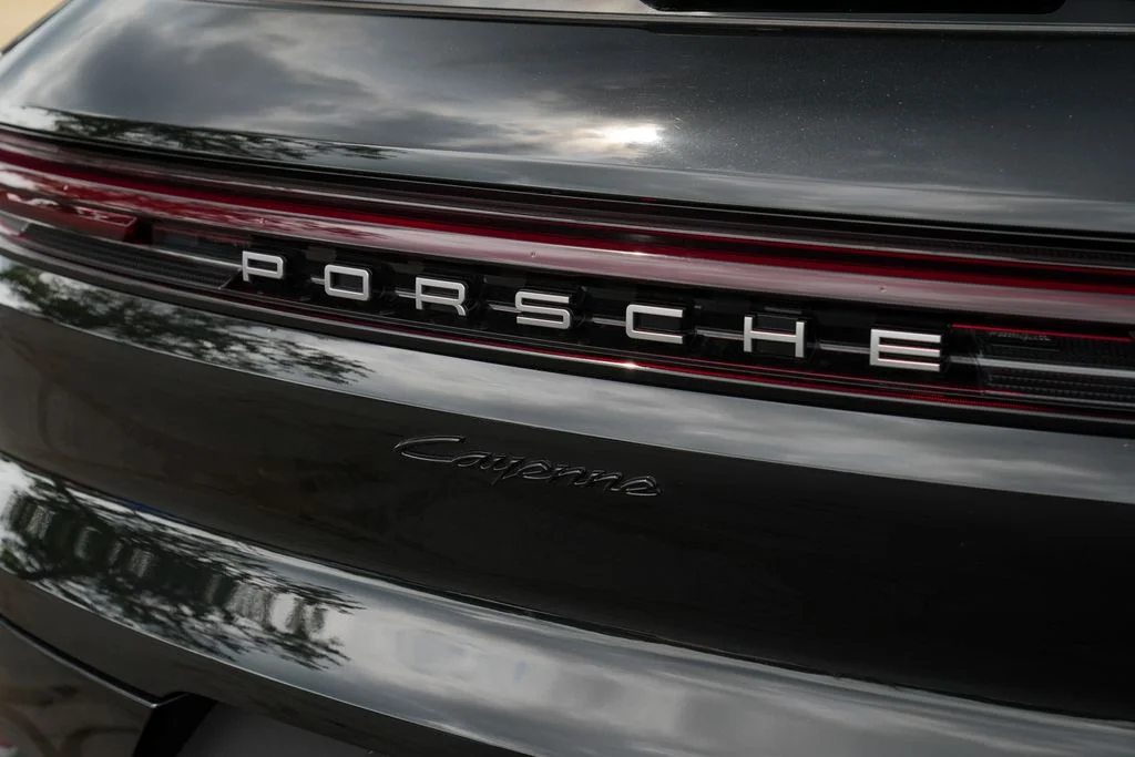 Certified Used 2025  Porsche Base image 17
