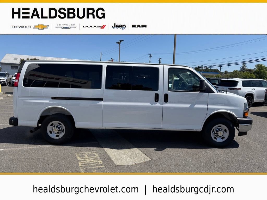 2025 Chevrolet Express Passenger LT - Photo 7