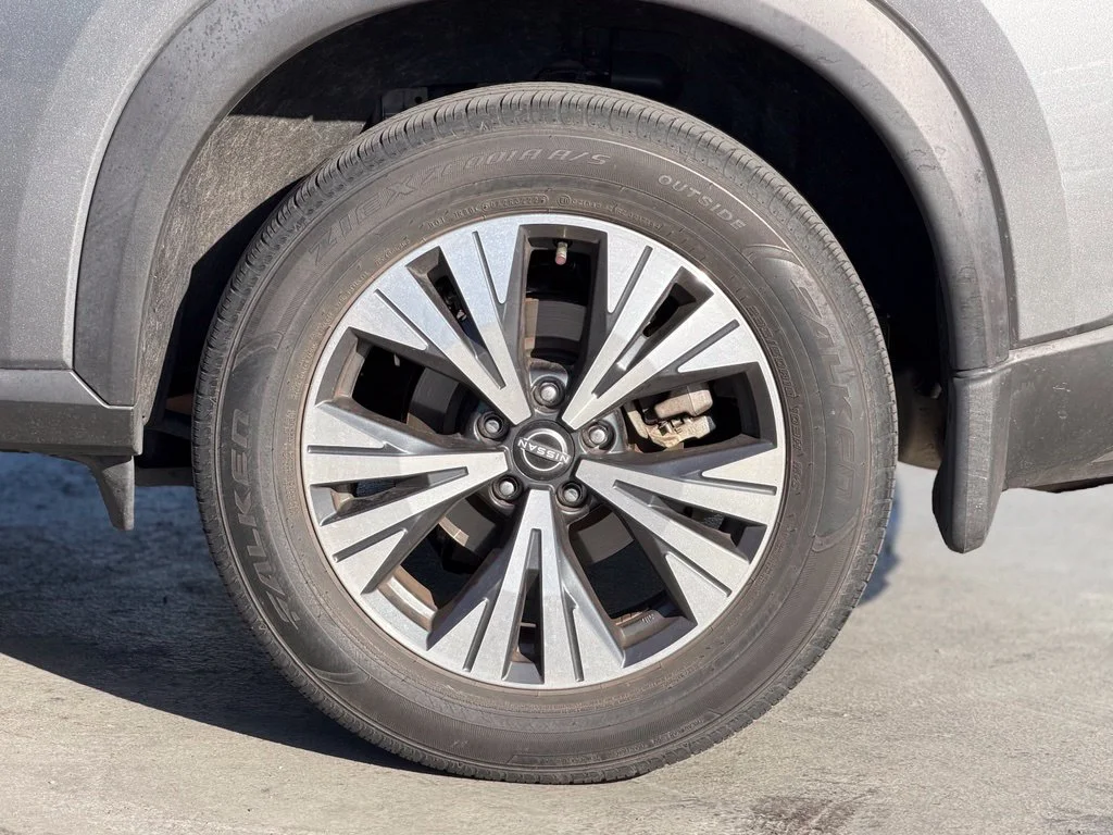 Used 2023 Gray Nissan SV image 3