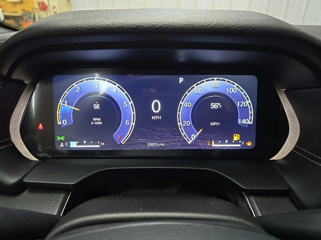 Used 2023 White Jeep Altitude image 21