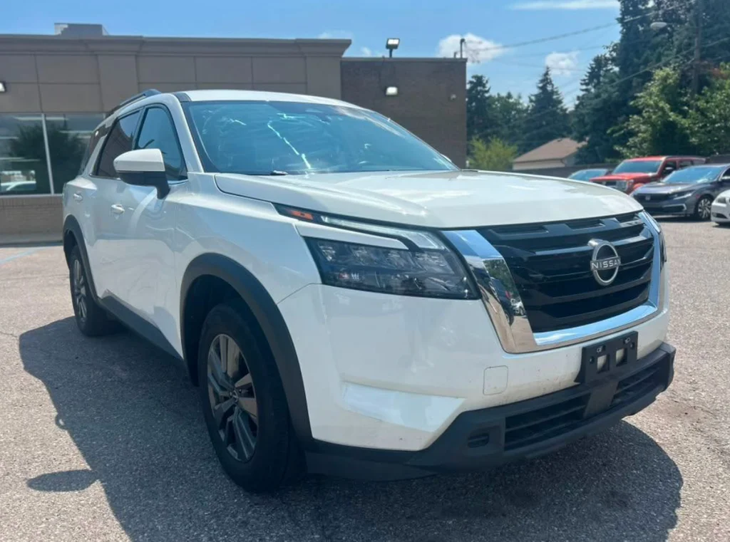 Used 2024 Glacier White Nissan SV image 2