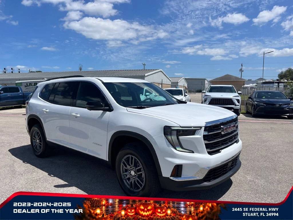 New 2026 Summit White GMC Elevation image 2