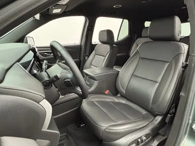 Used 2023 Silver Sage Metallic Chevrolet LT Leather image 18