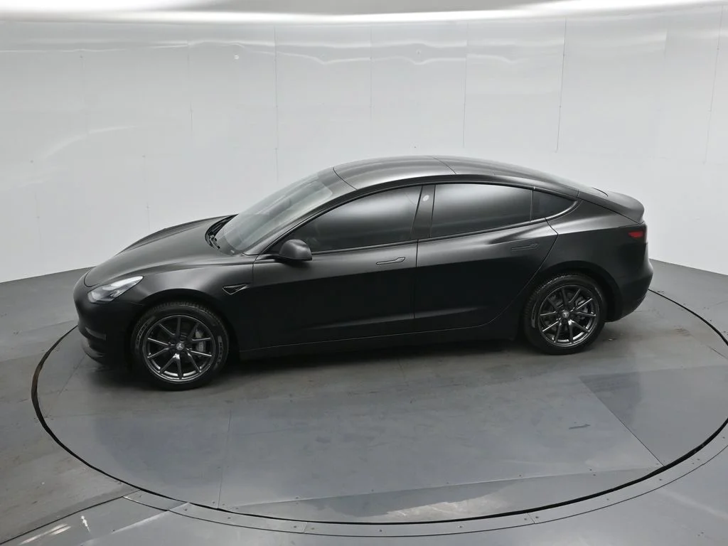 Used 2019 White Tesla Standard Range Plus image 35