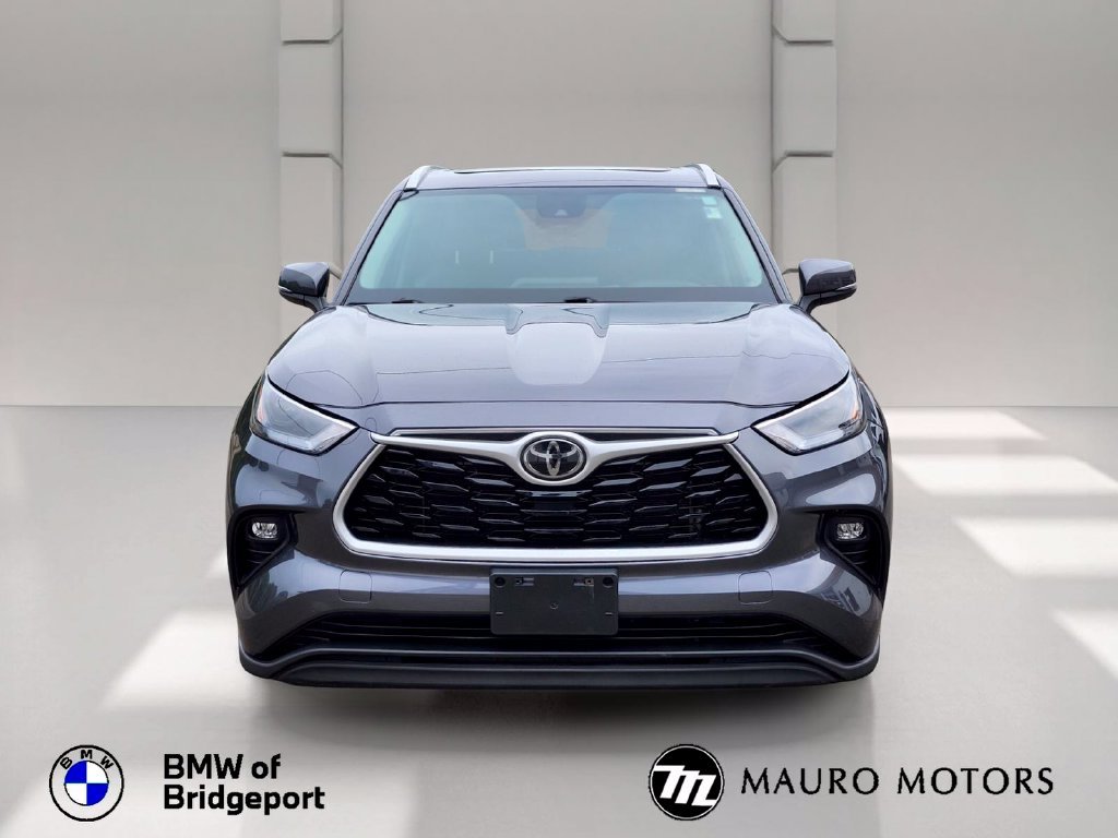 Used 2022 Gray Toyota XLE image 9