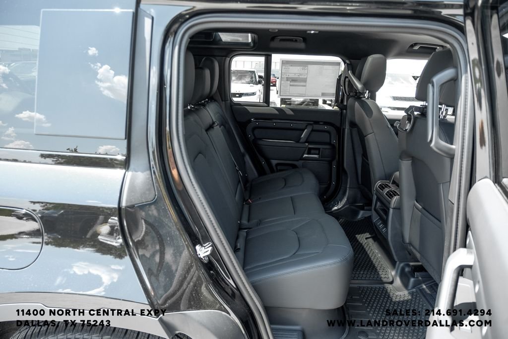 New 2026 Santorini Black Metallic Land Rover S image 44