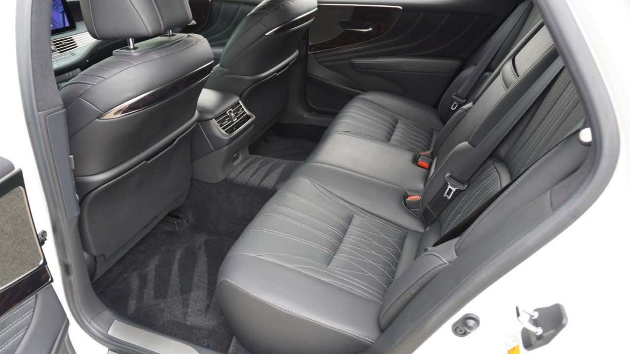 Certified Used 2023 EMINENT WHITE PEARL Lexus LS 500 image 31